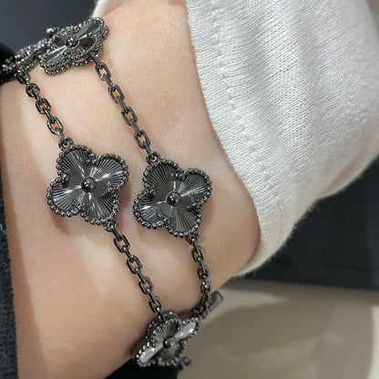 [Luna Brilliance JEWELRY]CLOVER 5 MOTIF BLACK BRACELET