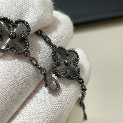 [Luna Brilliance JEWELRY]CLOVER 5 MOTIF BLACK BRACELET