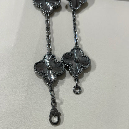 [Luna Brilliance JEWELRY]CLOVER 5 MOTIF BLACK BRACELET