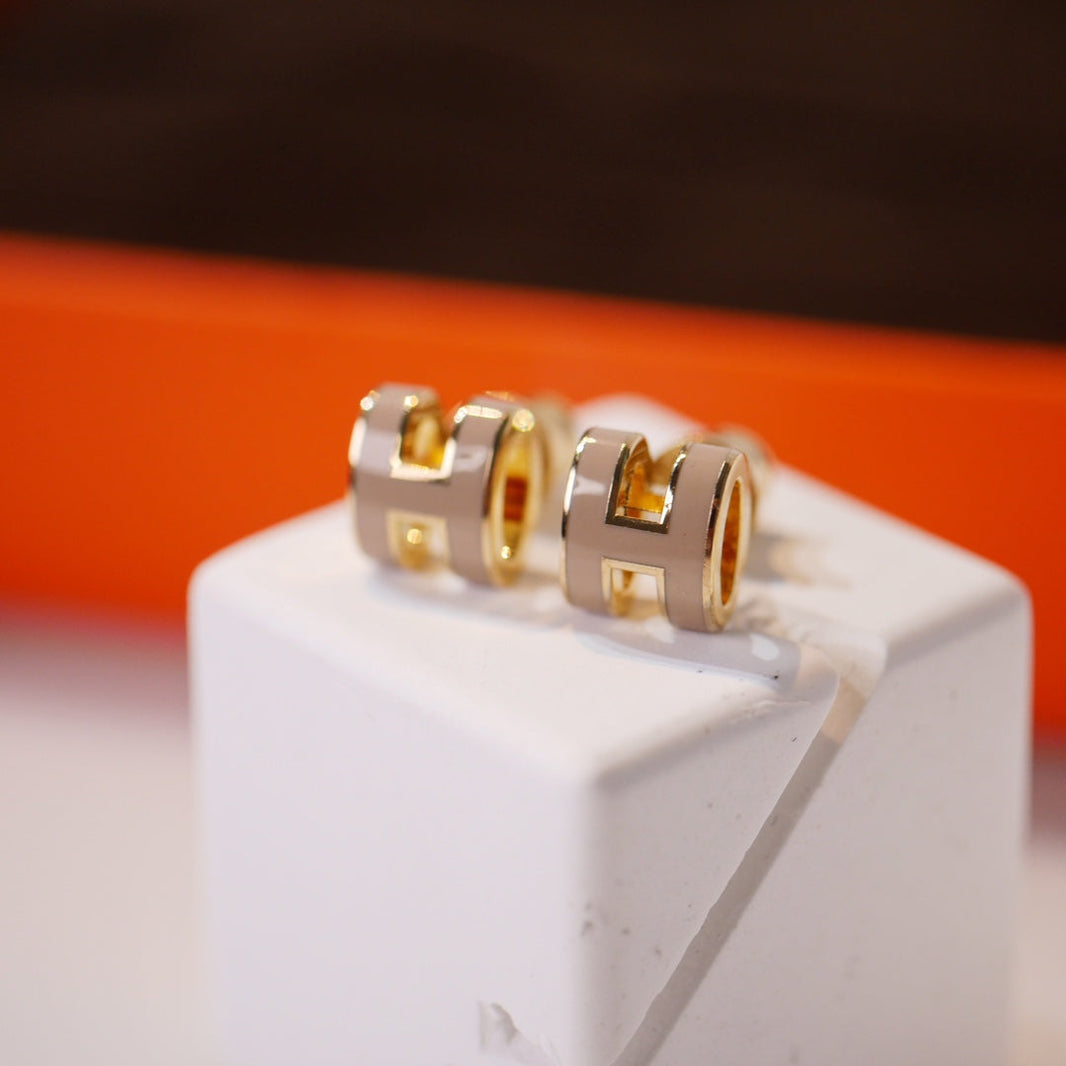 [Luna Brilliance]MINI POP H GOLD EARRINGS GREY