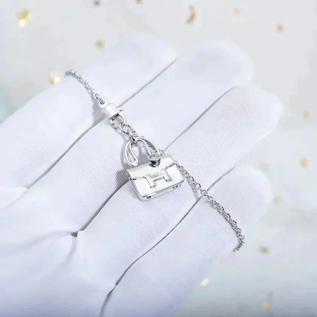[Luna Brilliance]AMULETTE PEDANT SILVER NECKLACE