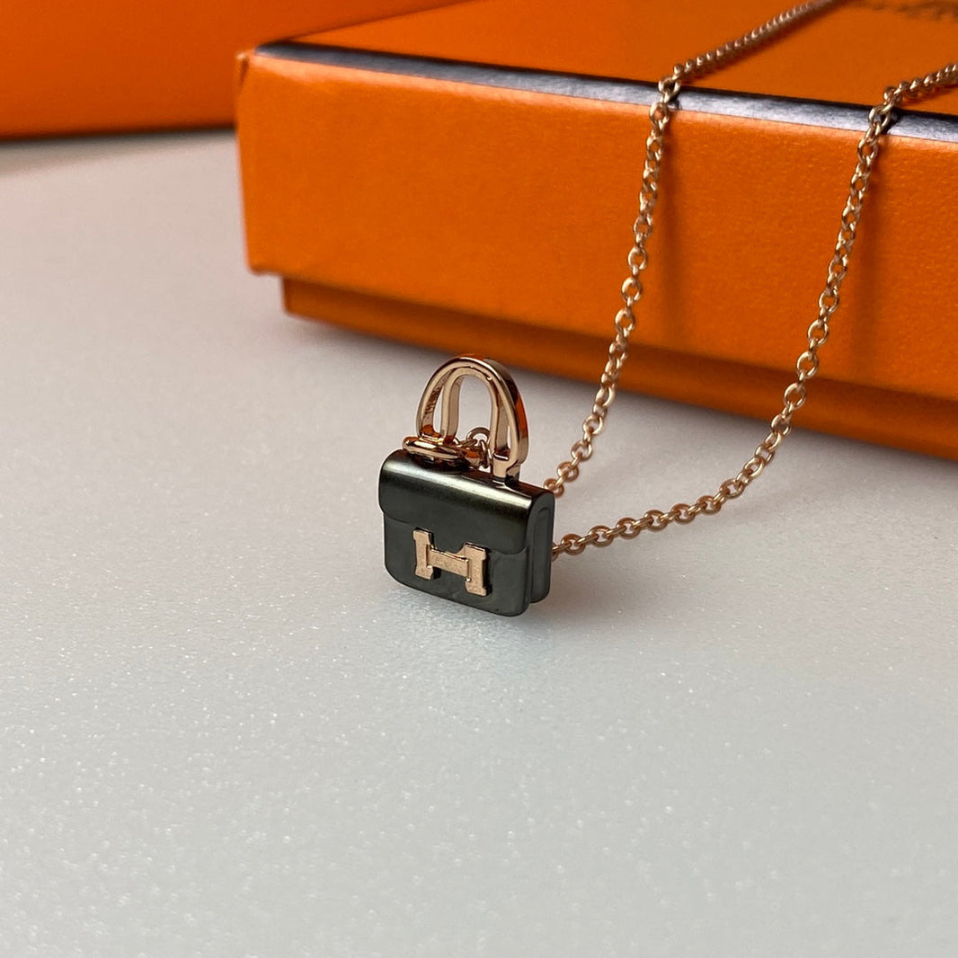 [Luna Brilliance]CONSTANCE BLACK PEDANT PINK GOLD NECKLACE