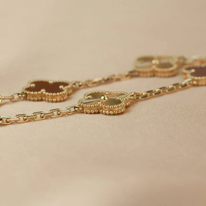 [Luna Brilliance] CLOVER 5 MOTIF RED CORNELIAN BRACELET COLLECTION