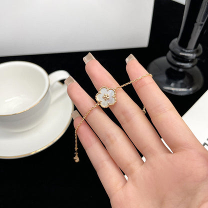 [Luna Brilliance]LUCKY WHITE MOP PLUM BLOSSOM  BRACELET