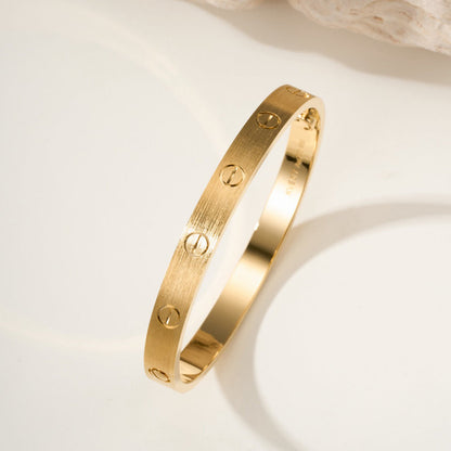[Luna Brilliance] CLASH & Clover Laser 5-Motif & LOVE Brushed Bracelet Stack Set