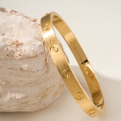 [Luna Brilliance] LOVE Brushed & Lucky Spring Butterfly 5-Motif Bracelet Stack Set