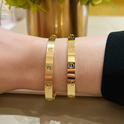 [Luna Brilliance] LOVE Brushed & Lucky Spring Butterfly 5-Motif Bracelet Stack Set