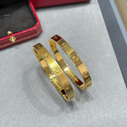 [Luna Brilliance] CLASH & Clover Laser 5-Motif & LOVE Brushed Bracelet Stack Set